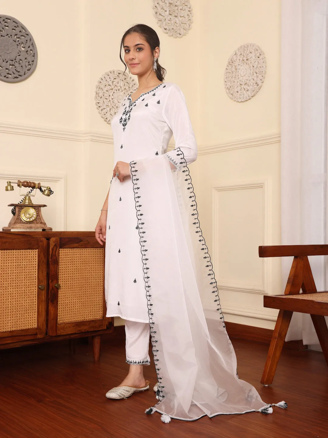 White Shantoon Embroidered Kurta Pant Set With Dupatta