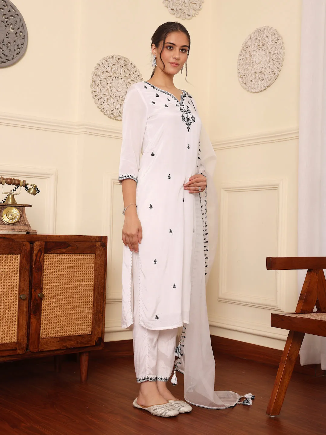 White Shantoon Embroidered Kurta Pant Set With Dupatta